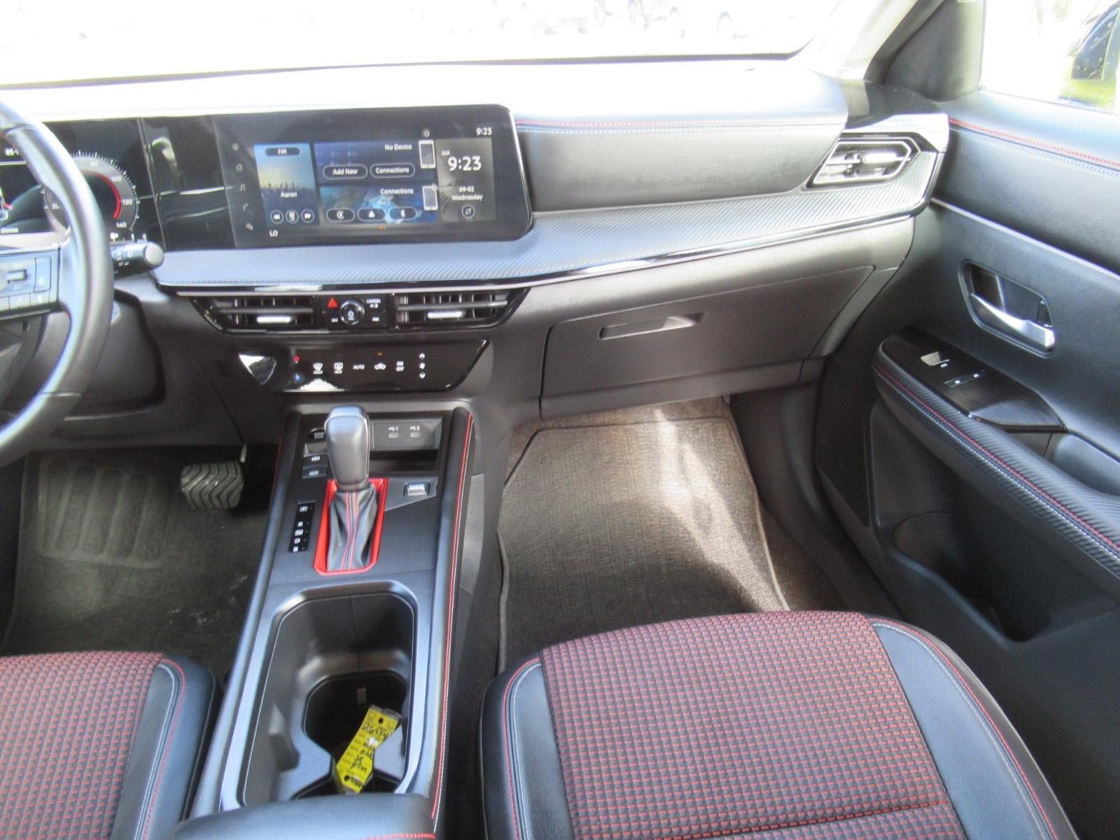 Used 2025 Nissan Kicks SR FWD image 14