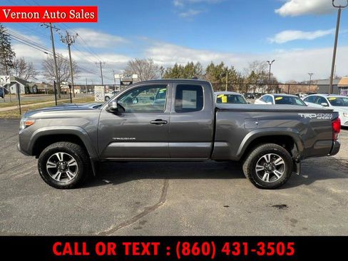 Used 2016 Toyota Tacoma TRD Sport image 8