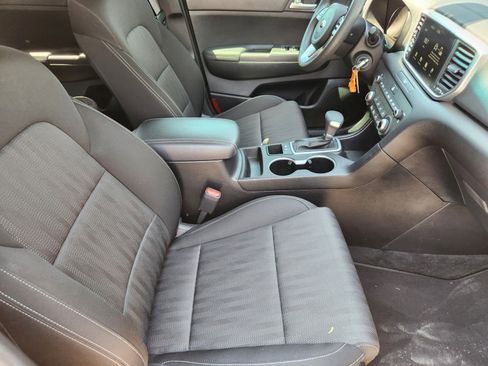 Used 2022 Kia Sportage LX FWD image 11