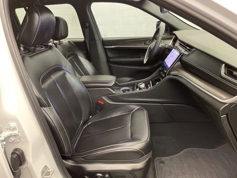 Certified 2025 Jeep Grand Cherokee Limited image 25