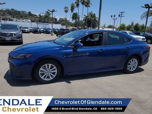 Used 2025 Toyota Camry LE FWD image 5