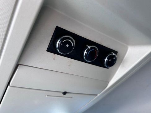 Used 2010 Chrysler Town & Country Touring image 10