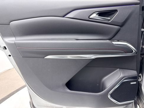 Used 2024 Chevrolet Traverse RS w/ LPO, Floor Liner Package image 32