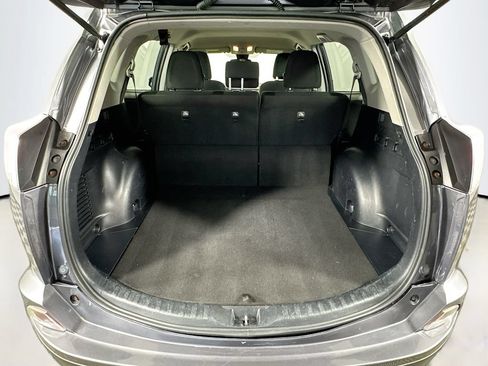 Used 2017 Toyota RAV4 LE w/ Carpet Mat Package AWD/4WD image 27