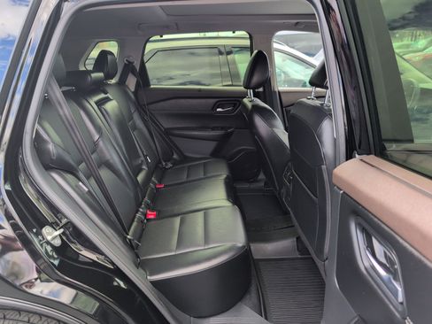 Used 2023 Nissan Rogue SV w/ SV Premium B Package image 32