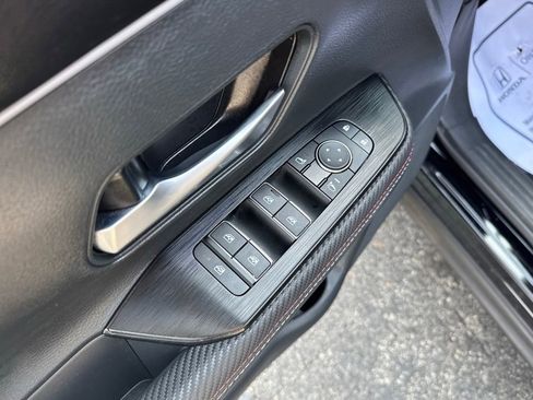 Used 2025 Nissan Kicks SR image 15