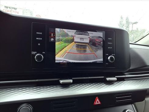 Certified 2024 Kia Carnival LX image 29