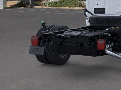 New 2025 Ford F550 4x4 Crew Cab Super Duty w/ XL Chrome Package image 21
