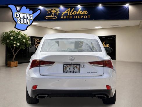 Used 2017 Lexus IS 200t RWD image 4
