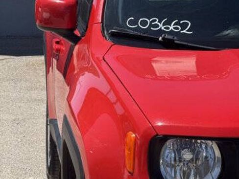 Used 2021 Jeep Renegade Latitude AWD/4WD image 22