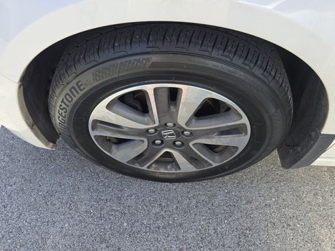 Used 2015 Honda Odyssey Touring image 8