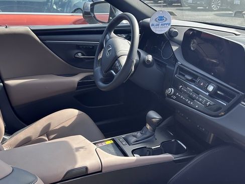 Used 2025 Lexus ES 300h w/ Premium Package image 5