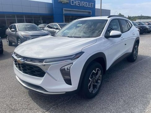 New 2026 Chevrolet Trax LT w/ Driver Confidence Package FWD image 7