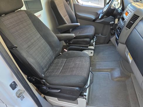 Used 2016 Mercedes-Benz Sprinter 2500 image 23