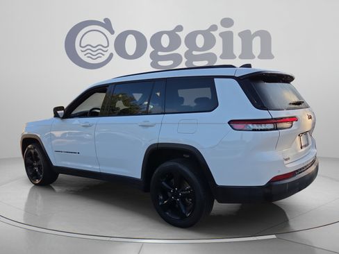 Used 2023 Jeep Grand Cherokee L Laredo RWD image 3