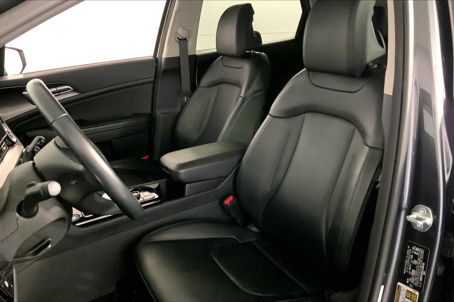 Used 2025 Kia Sportage EX FWD image 22