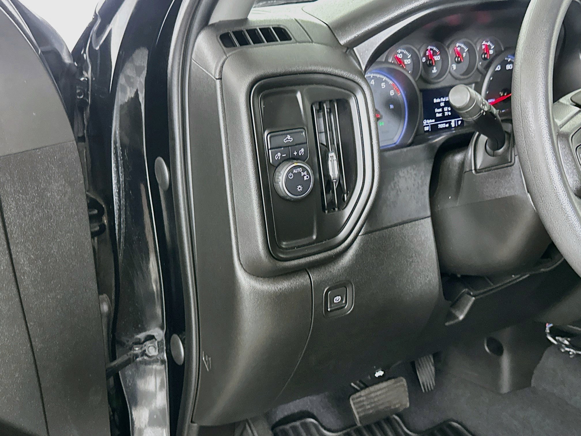 Used 2021 Chevrolet Silverado 1500 Custom RWD image 16