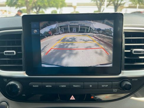 Used 2025 Hyundai Venue SEL FWD image 18