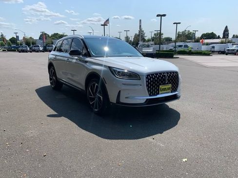 Used 2024 Lincoln Corsair Reserve w/ Equipment Group 201A AWD/4WD image 9