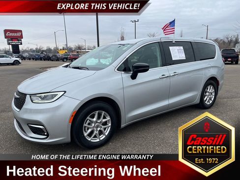Used 2024 Chrysler Pacifica Touring-L image 1