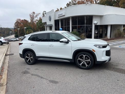 New 2026 Volkswagen Tiguan SE image 2