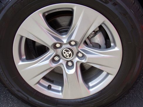 Used 2022 Toyota RAV4 XLE w/ Convenience Package image 46