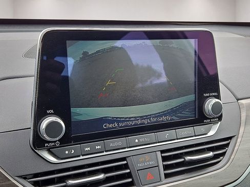 Used 2025 Nissan Altima 2.5 SV FWD image 27