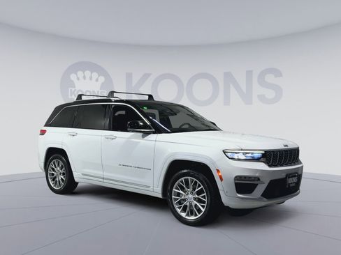 Used 2023 Jeep Grand Cherokee Summit w/ Luxury Tech Group V image 2