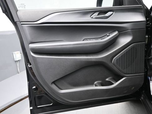 New 2025 Jeep Grand Cherokee Laredo X w/ Luxury Tech Group I image 12