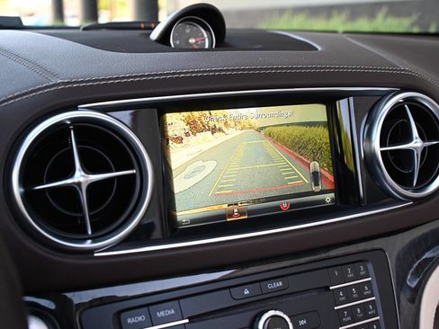 Used 2018 Mercedes-Benz SL 550 image 34