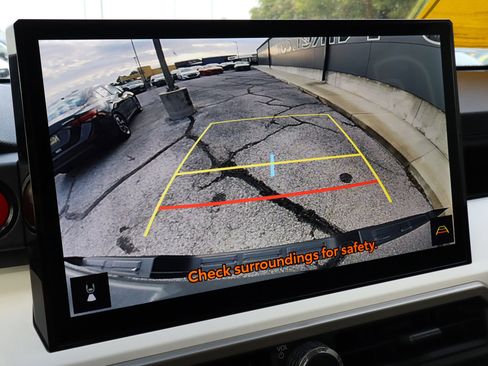 Used 2024 Toyota Tacoma TRD Off-Road image 12