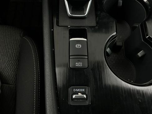 Used 2025 Nissan Rogue SV image 23