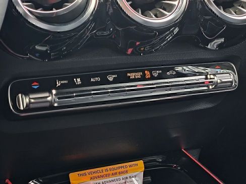 Used 2024 Mercedes-Benz GLB 250 4MATIC image 21