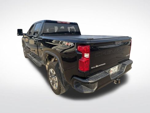 Used 2022 Chevrolet Silverado 2500 Custom w/ Custom Convenience Package AWD/4WD image 11