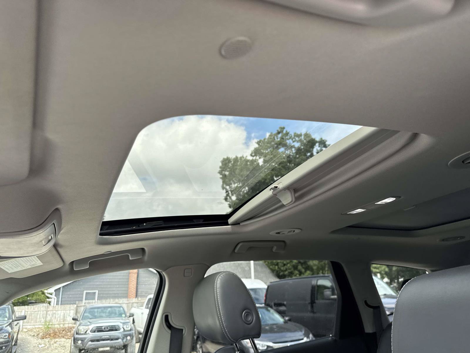 Used 2018 Buick Enclave Essence AWD/4WD image 17