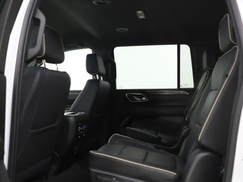 Used 2023 Chevrolet Suburban Premier image 21