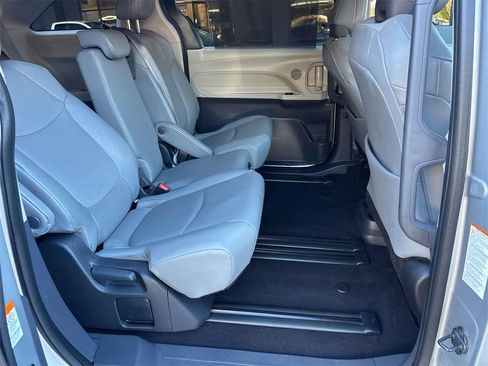 Used 2024 Toyota Sienna XLE image 17