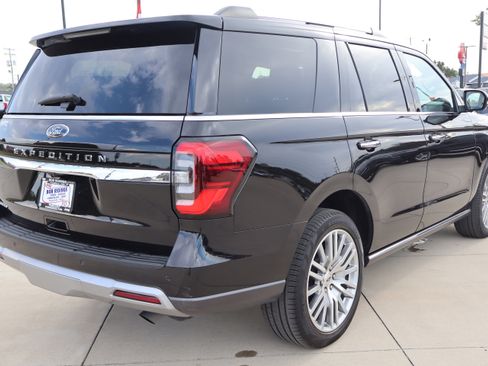 Used 2024 Ford Expedition Limited image 6