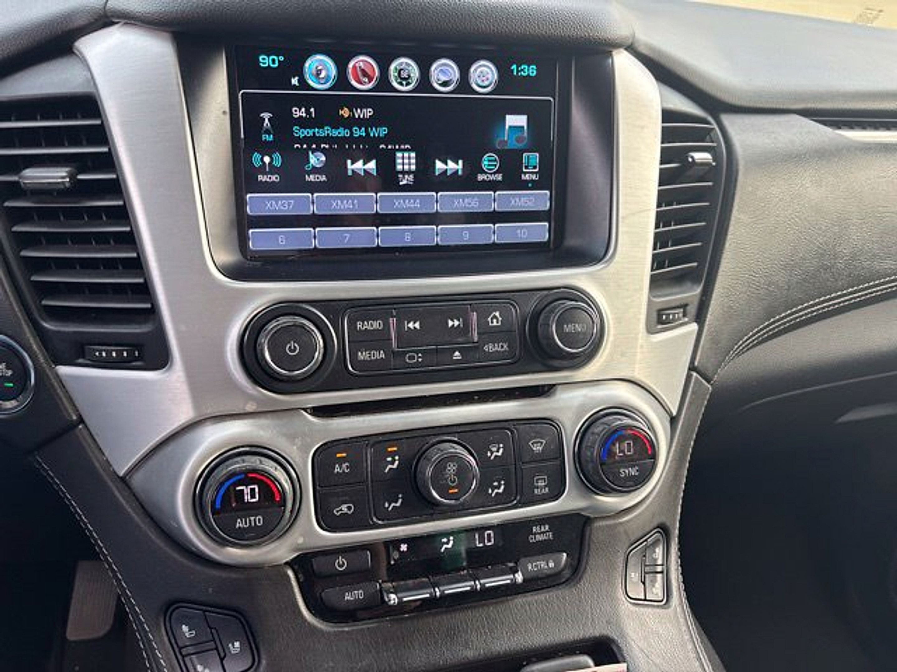 Used 2020 GMC Yukon XL SLT w/ Premium Edition AWD/4WD image 15