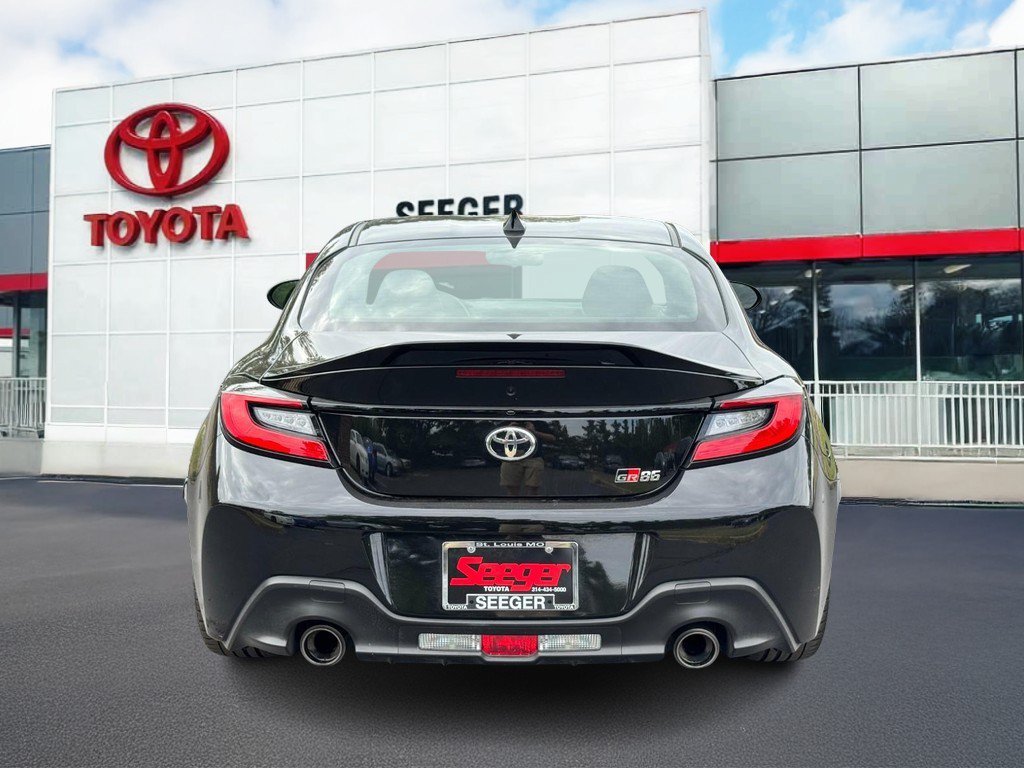 Used 2024 Toyota GR86 Premium RWD image 5