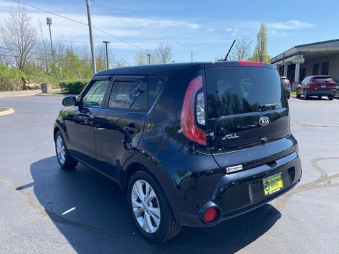 Used 2016 Kia Soul + image 5