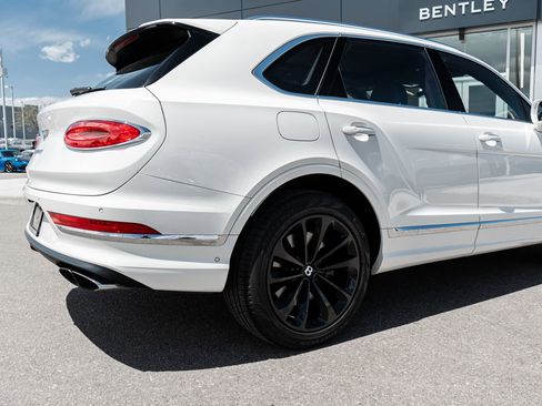 Certified 2022 Bentley Bentayga AWD/4WD image 13