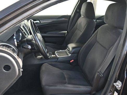 Used 2011 Chrysler 300 image 9