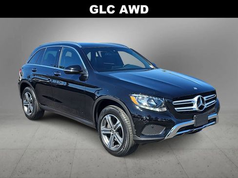 Used 2017 Mercedes-Benz GLC 300 4MATIC image 2