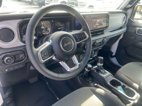 Used 2025 Jeep Wrangler Sahara 4xe image 18