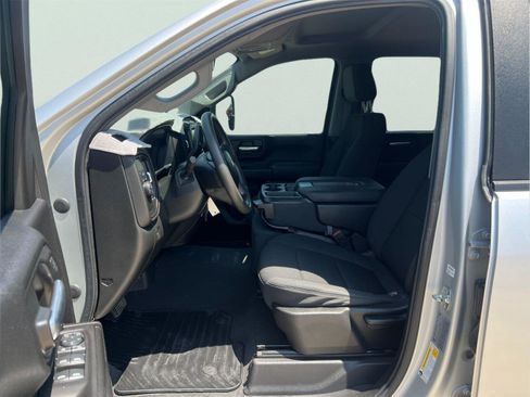 Used 2021 Chevrolet Silverado 2500 Custom w/ Custom Value Package RWD image 9