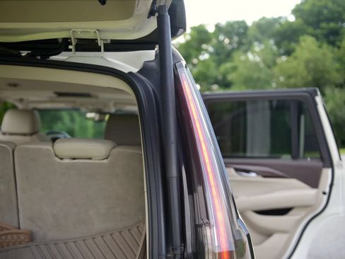 Used 2015 Cadillac Escalade Premium AWD/4WD image 92