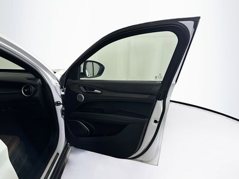 Used 2022 Alfa Romeo Stelvio Ti image 35