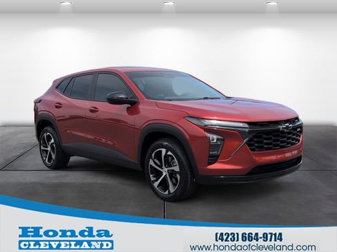 Used 2024 Chevrolet Trax RS w/ Sunroof Package FWD image 1