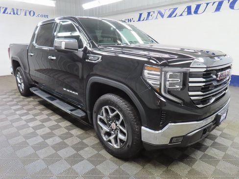 Used 2024 GMC Sierra 1500 SLT w/ SLT Convenience Package image 3